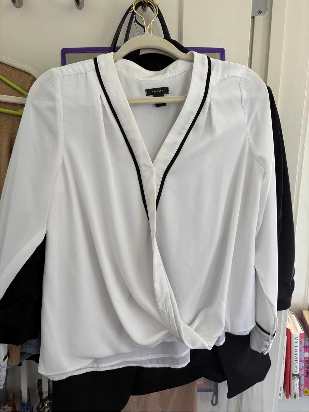 Halogen White Twist-Front V-Neck Blouse with Black Piping
